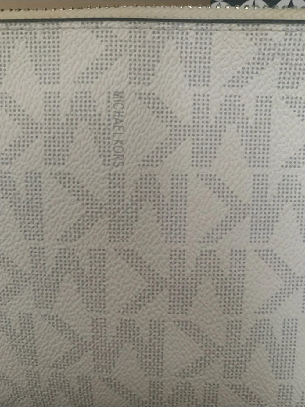 Michael Kors signature mk